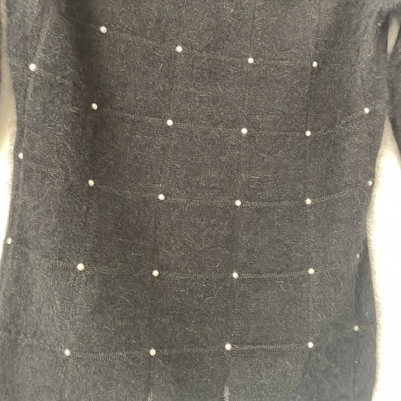Angora Pearl Details Vintage-Style Sweater - Picture 2 of 7